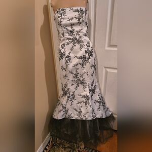 Vintag Zum Zum Niki Livas S lees Wh/Blk Mermaid Fitted Netted Peticoat Dress 2